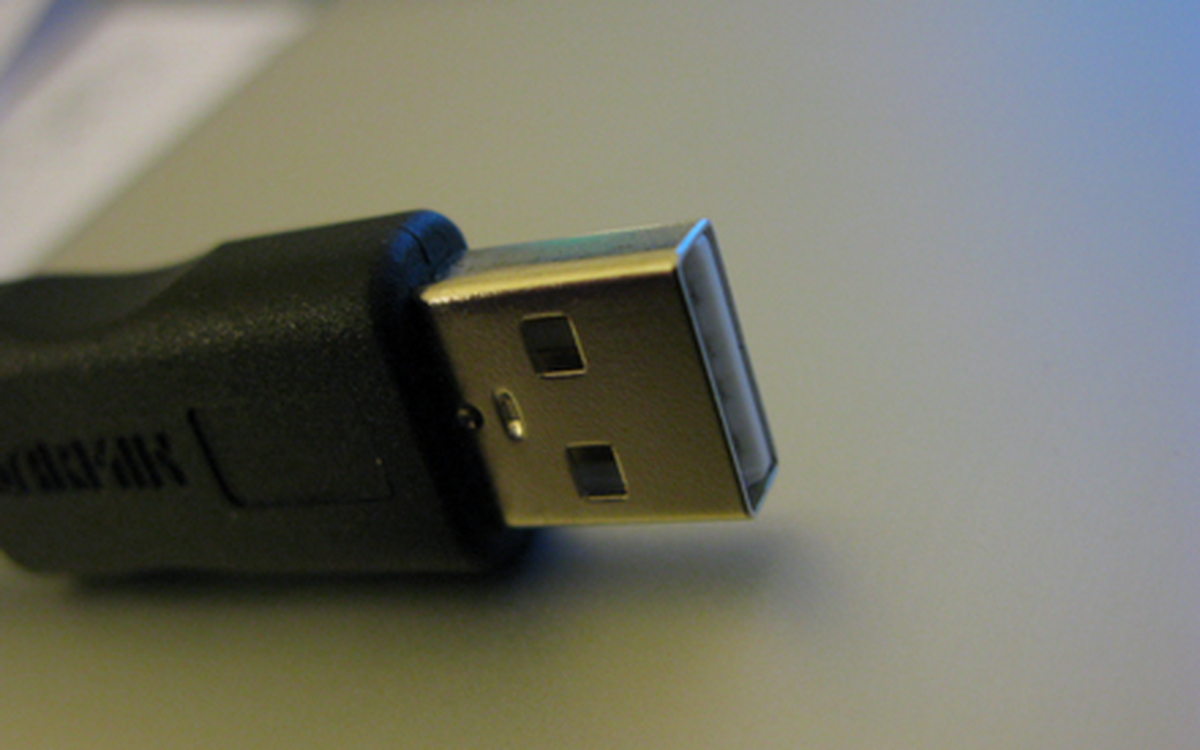 Cáp USB đạt chuẩn 100 watt, có thể dùng để sạc laptop