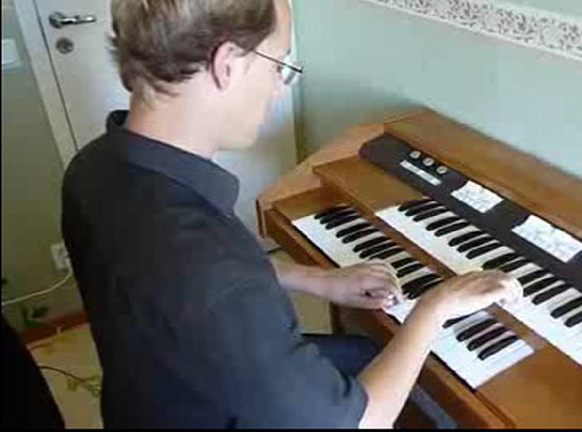 Nhạc game 8-bit qua đàn organ