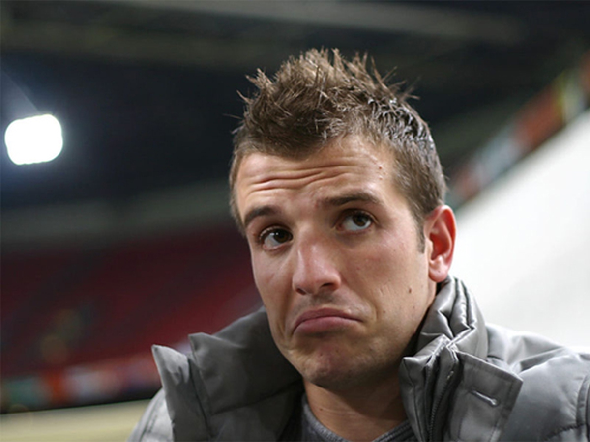 Chán bóng đá, Van der Vaart và Sneijder đấu “võ mồm” trên Twitter