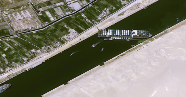 The number of ships waiting at the two ends of the canal has reached 238, at least 10 days to be able to ‘rescue’ Ever Given
