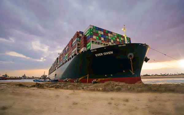 The irrationality of the ‘super big and super huge’ cargo ships