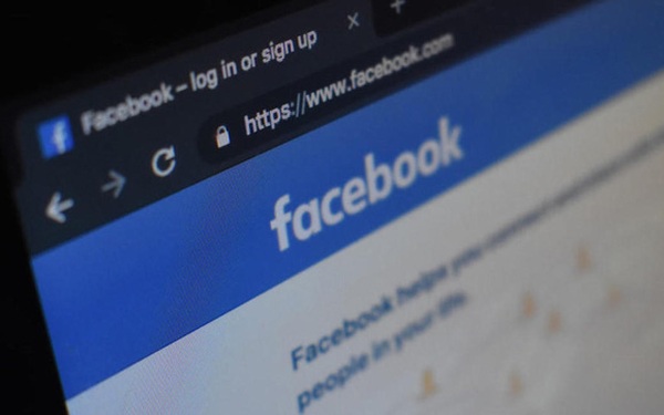 Facebook offers the functionality to transfer post data and notes to a third-party service