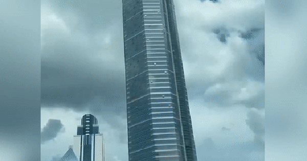 The 79-storey building in the center of ‘China’s Silicon Valley’ suddenly shook even though there was no earthquake