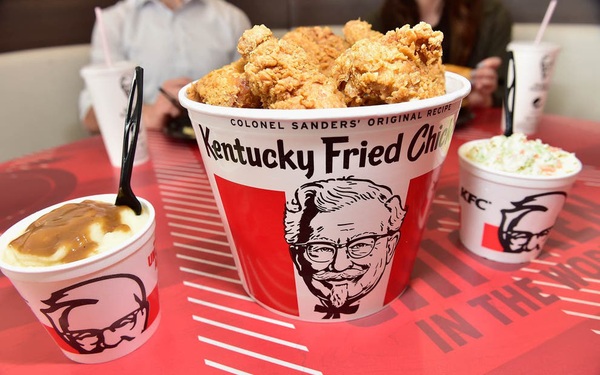 5 Chinese students jailed for taking advantage of a loophole to buy free KFC fried chicken for 6 months and then resell it for a profit