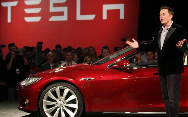Tesla bows to China, opens Shanghai data center