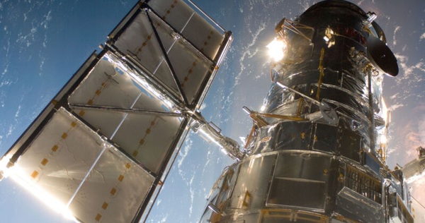 After more than a month of trouble, the Hubble telescope is back up and running