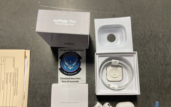 Lượng tai nghe không dây giả từ Trung Quốc tuồn vào Mỹ cao kỷ lục, phần lớn là AirPods - Vimarsana News