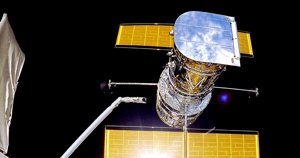 NASA activates redundant hardware, trying to “save” the Hubble telescope