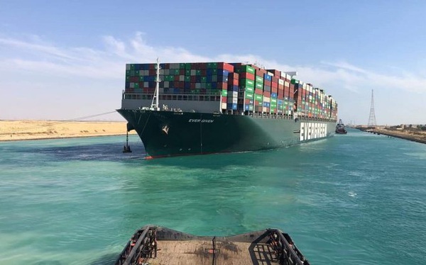After being stuck for less than 5 months, the Ever Given super ship tried to cross the Suez Canal again
