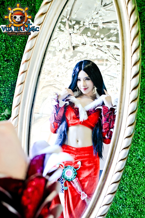 Hot girl Việt bất ngờ đóng cosplay Boa Hancock 10