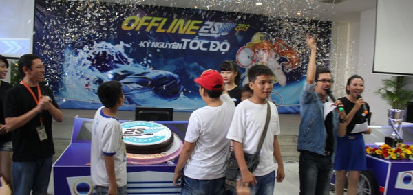 Nữ Hoàng 2S phát hoảng khi đến dự offline 2S – Kỷ Nguyên Tốc Độ 4 Nữ Hoàng 2S phát hoảng khi đến dự offline 2S – Kỷ Nguyên Tốc Độ 4