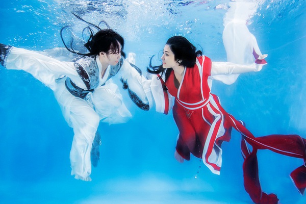 Bộ ảnh cosplay Song Long Tranh Bá dưới nước vô cùng ấn tượng 9