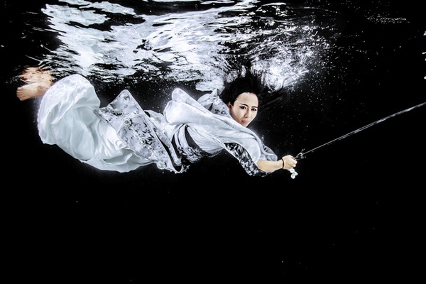 Bộ ảnh cosplay Song Long Tranh Bá dưới nước vô cùng ấn tượng 2