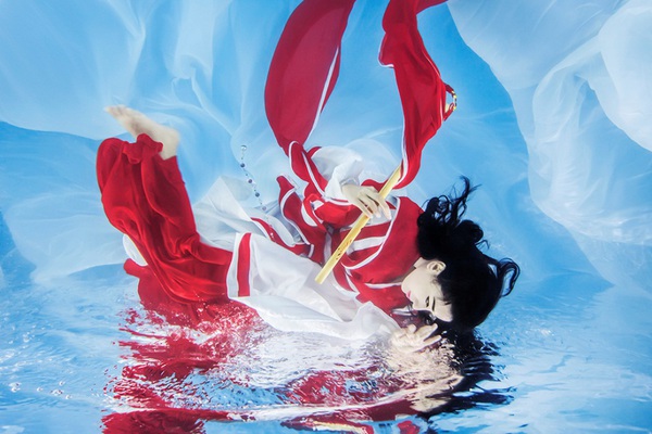 Bộ ảnh cosplay Song Long Tranh Bá dưới nước vô cùng ấn tượng 5
