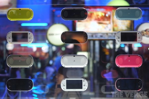 Tận mắt chứng kiến khả năng của bộ đôi PS Vita mới 3
