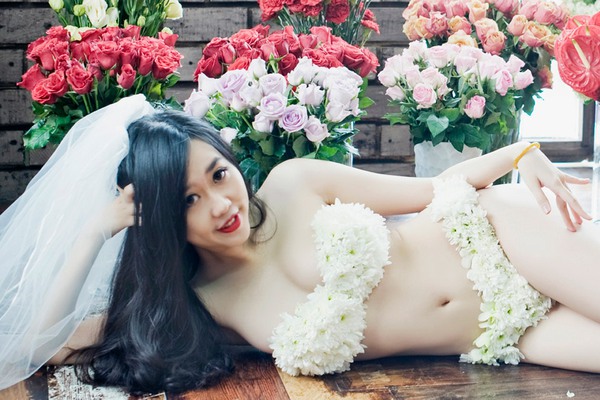 Hot girl Nu Phạm khoe ảnh với bộ bikini tết bằng hoa 6