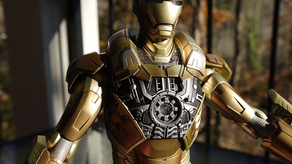 Chiêm ngưỡng mô hình Iron Man mạ vàng "kịch độc" 7