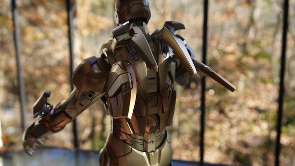 Chiêm ngưỡng mô hình Iron Man mạ vàng "kịch độc" 8