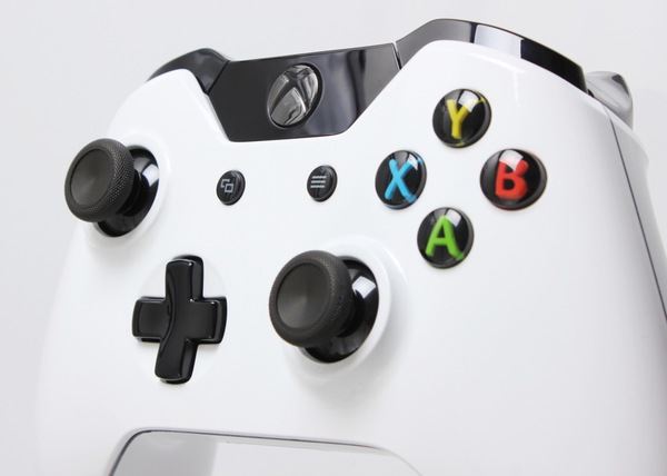 Những tay cầm Xbox One sặc sỡ như tắc kè 4