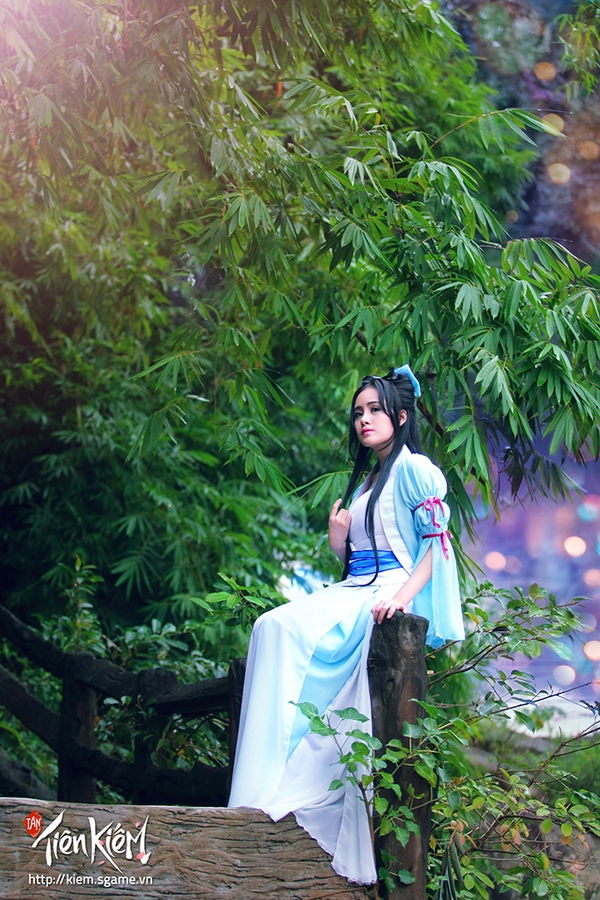 Bà Tưng "lạ mắt" trong cosplay Tân Tiên Kiếm 8