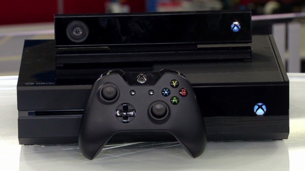 PS4 vượt mặt Xbox One với 4.2 triệu bản 2