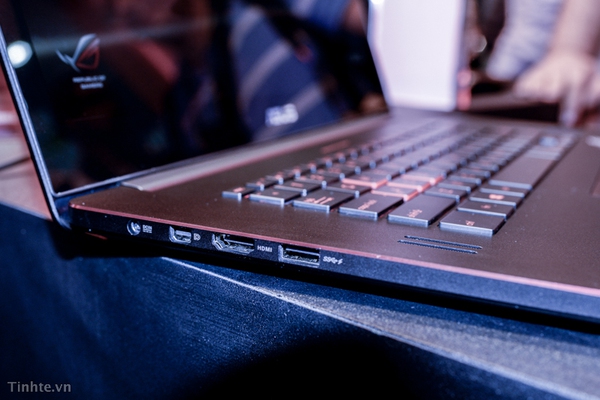 Asus ra mắt laptop chơi game siêu mỏng GX500 6