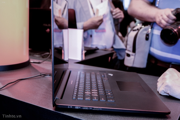 Asus ra mắt laptop chơi game siêu mỏng GX500 7