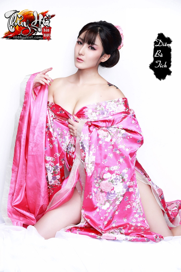 Người đẹp bán Nude trong cosplay Phan Kim Liên 18