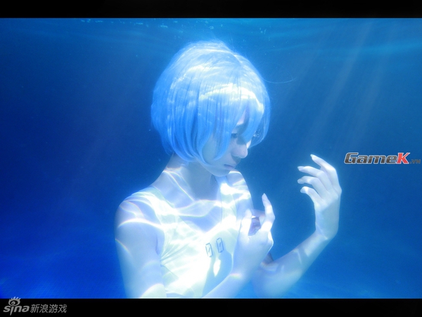 Bộ ảnh cosplay lung linh dưới nước về Rei Ayanami 1