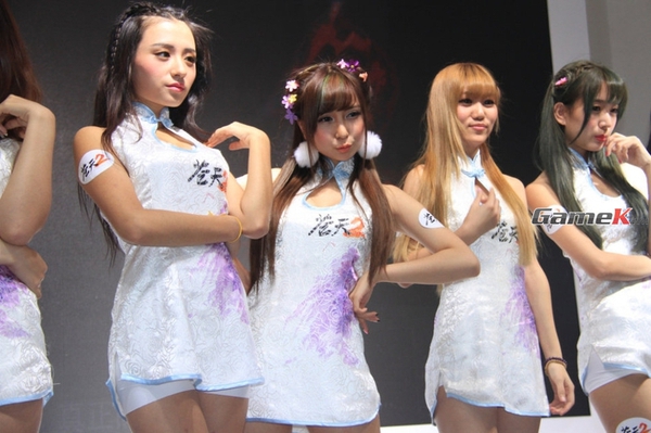 Nhìn lại những showgirl xinh đẹp tại ChinaJoy 2013 17