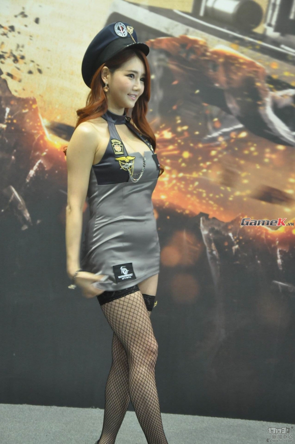 Những showgirl quyến rũ trong ngày thứ 2 của G-Star 2013 14