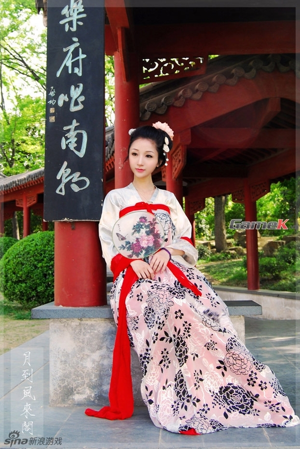 Vẻ đẹp cổ trang của Hồ Bách trong những bộ Hán phục 9