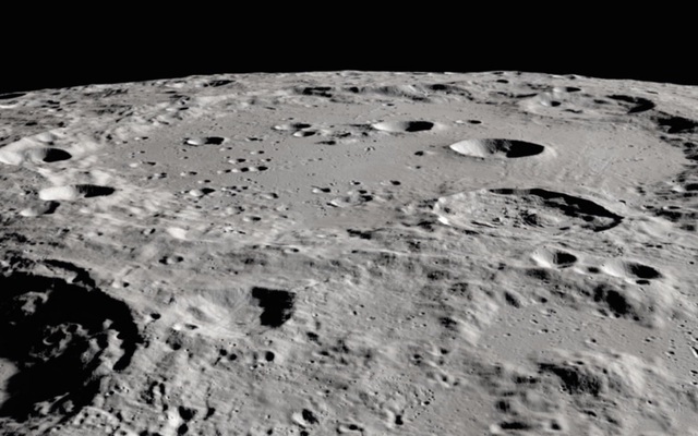 Phát hiện chấn động của NASA về Mặt Trăng: Nước nhiều hơn chúng ta tưởng