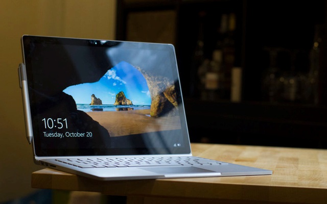 Windows 10 cũng có chức năng chia màn hình như trên macOS, thậm chí là đa năng hơn