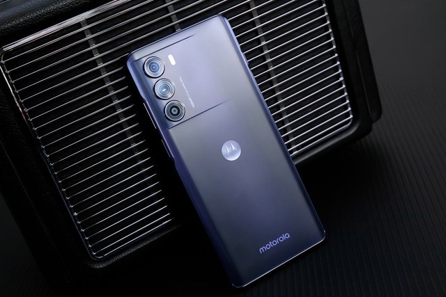 Motorola ra mắt smartphone dùng chip Snapdragon 888+ giá 6.5 triệu đồng - Ảnh 1.