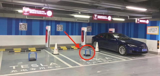 Tesla cố gắng ngăn những người lái xe thiếu ý thức thường xuyên đậu xe tại các trạm sạc xe điện - Ảnh 2.