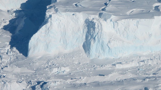 &quot;Thềm băng tận thế&quot; ở Nam Cực sắp sụp đổ - Ảnh 1.