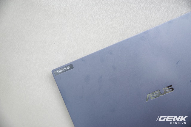 Cận cảnh ASUS ExpertBook B5 OLED Series: Mỏng nhẹ cao cấp, màn hình sống động, nhiều tính năng bảo mật cùng nâng cấp ấn tượng - Ảnh 3. Cận cảnh ASUS ExpertBook B5 OLED Series: Mỏng nhẹ cao cấp, màn hình sống động, nhiều tính năng bảo mật cùng nâng cấp ấn tượng - Ảnh 3.