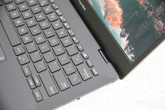 Cận cảnh ASUS ExpertBook B5 OLED Series: Mỏng nhẹ cao cấp, màn hình sống động, nhiều tính năng bảo mật cùng nâng cấp ấn tượng - Ảnh 4. Cận cảnh ASUS ExpertBook B5 OLED Series: Mỏng nhẹ cao cấp, màn hình sống động, nhiều tính năng bảo mật cùng nâng cấp ấn tượng - Ảnh 4.