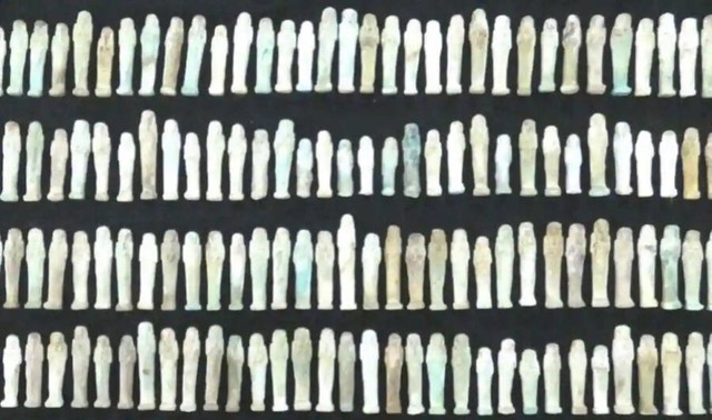 Los arqueólogos acaban de descubrir dos tumbas del antiguo Egipto que contienen momias con lenguas de oro de 2.500 años de antigüedad - Foto 4.