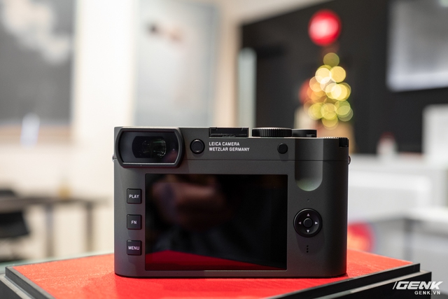 Trên tay máy ảnh cao cấp Leica Q2 Reporter: Phiên bản đặc biệt với vỏ xanh olive và bọc sợi Kevlar - Ảnh 15. Trên tay máy ảnh cao cấp Leica Q2 Reporter: Phiên bản đặc biệt với vỏ xanh olive và bọc sợi Kevlar - Ảnh 15.