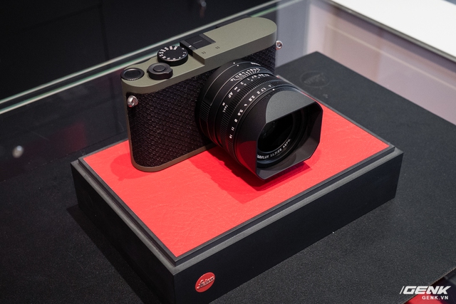 Trên tay máy ảnh cao cấp Leica Q2 Reporter: Phiên bản đặc biệt với vỏ xanh olive và bọc sợi Kevlar - Ảnh 5.