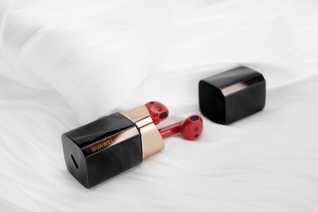 Huawei ra mắt tai nghe FreeBuds Lipstick tại VN: Thiết kế hình thỏi son, giá 4.9 triệu đồng - Ảnh 2.