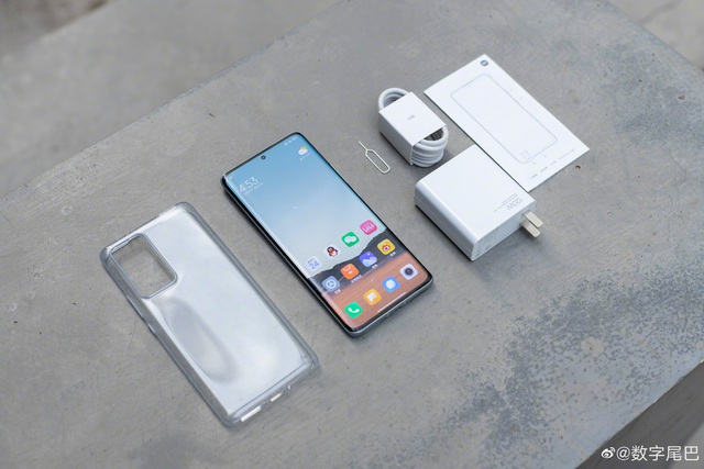 Ảnh thực tế Xiaomi 12 Pro: Thiết kế mới, có phiên bản mặt lưng da, phụ kiện đầy đủ, giá 16.9 triệu đồng - Ảnh 2.