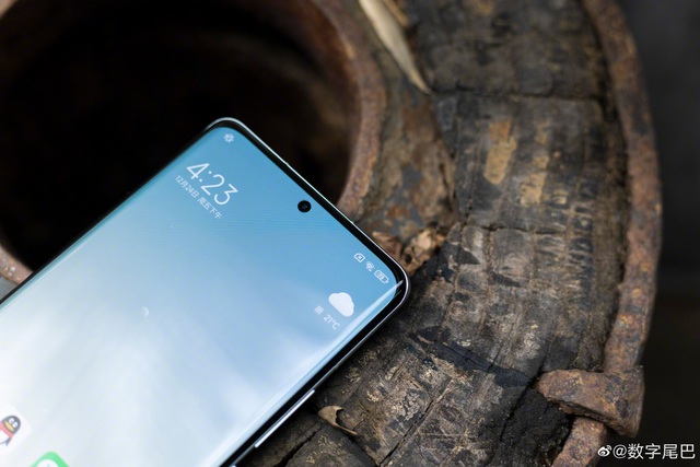 Ảnh thực tế Xiaomi 12 Pro: Thiết kế mới, có phiên bản mặt lưng da, phụ kiện đầy đủ, giá 16.9 triệu đồng - Ảnh 8.