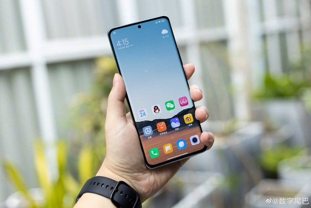 Ảnh thực tế Xiaomi 12 Pro: Thiết kế mới, có phiên bản mặt lưng da, phụ kiện đầy đủ, giá 16.9 triệu đồng - Ảnh 7.