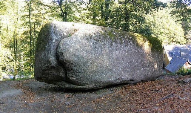 The Trembling Rock – The 132-ton rock that anyone can move it - Photo 1.