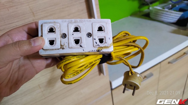 8 deadly mistakes that almost everyone makes when using an extension socket - Photo 5.