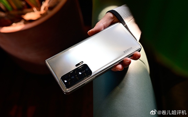 Honor ra mắt Magic V: Smartphone màn hình gập đầu tiên trang bị chip Snapdragon 8 Gen 1, giá 35,5 triệu đồng - Ảnh 4.
