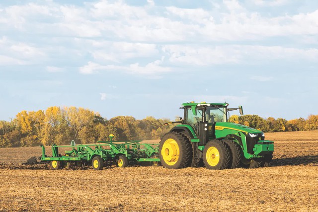 John Deere launches a self-driving tractor, farmers just need to pull out their smartphone and press a button to run - Photo 3.